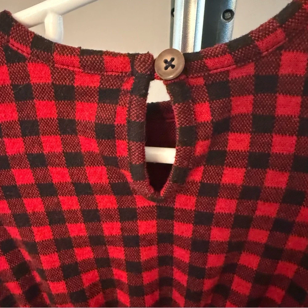 Bundle of 2-Old Navy 0-3 Months. Snap Legs.‎ Red Plaid and Leopard Print Rompers